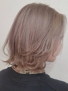 ブロック ジャポン(bloc japon) ミディアムレイヤーブリーチダブルカラー くびれヘア/久保田