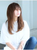 毛先軽めなハイレイヤーストレートロングヘア