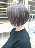 40代に大人気ハイライトで動きをプラスしたショートボブスタイル