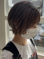 シャッター(Shutter)&nbsp;襟足ちょい残しショート×ハイライト