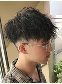 ツイストスパイラルパーマセンターパートツーブロック刈り上げ