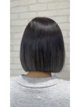 ビスイル 秋葉原店(Vis ill) 大人可愛いシルバーカラー