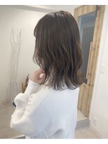 イロ(iro)&nbsp;ミディアムレイヤー　アッシュブラウン