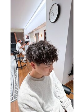 ザデイトウキョウ 表参道 青山(THE DAY TOKYO) 表参道駅MEN’S/ニュアンスパーマ/刈り上げセンターパート
