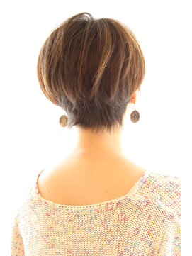 レウナ 外苑前(Reuna) 【３０代４０代】大人女性のトップノットショート