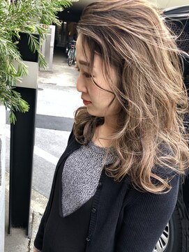 エイン(EYN) ★ハイライト × アッシュグレージュ × 3Dカラー無造作medium★