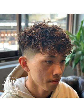 エーピーティートアウエスト(APT. TOR WEST) スペインカール