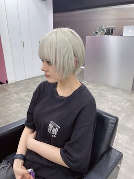 ローグ(LOGUE) ホワイト×ショート