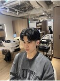 センターパートニュアンスパーマ襟足あり黒髪メンズ