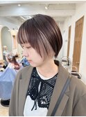 インナーカラーショートイヤリングカラーショートボブグレージュ