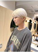 ホワイトブロンドハイトーンショートレイヤーケアブリーチ渋谷駅