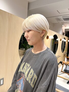 スタン 渋谷(Stam) ホワイトブロンドハイトーンショートレイヤーケアブリーチ渋谷駅