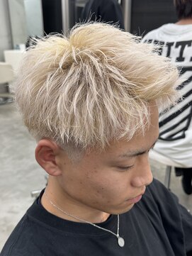 エデアンルクラ 下通(EDEAN Leclat) 熊本メンズカラー 短髪 アップバング ハイトーン MEN'S HAIR
