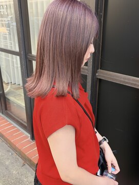ツイギー 伊賀上ビル店(TWiGGY) ハイトーンのラベンダーベージュ/切りっぱなしのミディアム