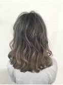 アッシュグレーのグラデーションカラー　高田馬場　美容室