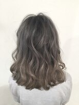 ネオリーブアオバ 高田馬場店(Neolive aoba)&nbsp;アッシュグレーのグラデーションカラー　高田馬場　美容室