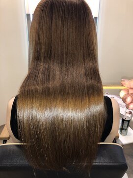 アールサロン アオヤマ(Rr SALON AOYAMA) プラチナミネコラストレート