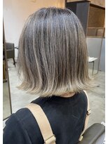 カトル ヘア デザイン(Quatre hair design) ペールベージュのバレイヤージュ　外はねボブ