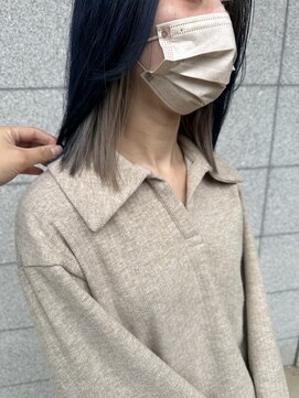 カミビト マヴィー(kamibito mavie) 20代30代大人可愛い透明感インナカラーネイビーボブアッシュ