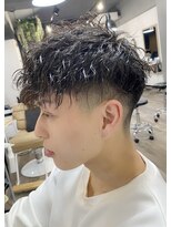 レヴィーヘアー(Revie hair) 波巻きパーマ　× フェードカット