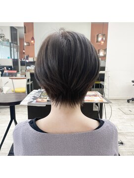 セダクション 道後樋又店(Seduction) 松山市/20代/30代/40代/後頭部のまるみがきれいなショート