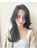 上品さと可愛さと色気のあるヘア　顔まわりのゆるレイヤー