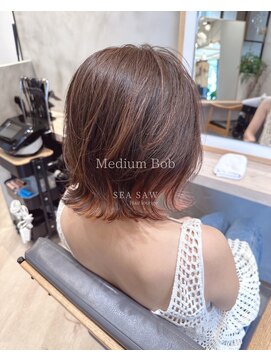 シーソー(SEA SAW) インナーカラー×外ハネミディボブ