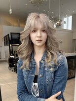 アルティファータ(artifata)&nbsp;ハイトーン レイヤーカット ミルクティー ベージュ ブリーチ