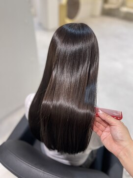 エミュスト(Emuest) まとまる艶、髪質改善