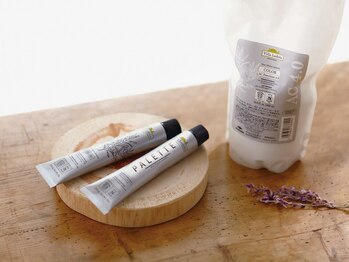 ハギー(huggy)の写真/天然由来成分のオーガニックカラーで髪に優しいツヤと色を。トレンドも似合わせもお任せ！