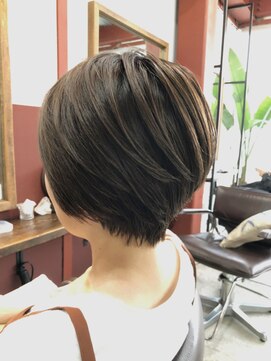 ルーファス 恵比寿 渋谷(Ruufus) 40代大人可愛い前下がり丸みショート【Ruufus恵比寿渋谷】31516