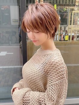 高いテクニックが必要なショートヘアのカットは、お任せください。“あなた史上最高”を提供します。