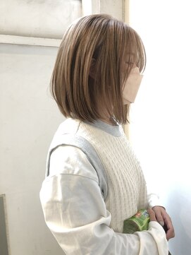 イット(it.) kana ブリーチ ミルクティーベージュ ボブ