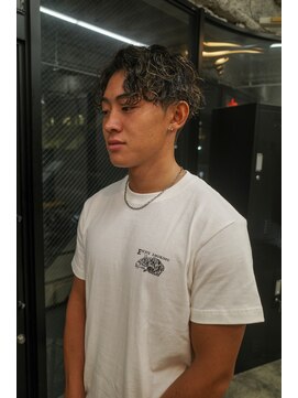 スレイ 西宮(SLAY) 波巻きハイライトアップバングツーブロックマッシュ