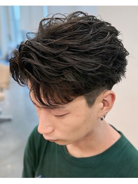 バース バイ ハピネス(BIRTH by happiness) 奈良men's刈り上げわフェザーパーマフェザーショート