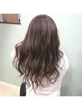 リリス(l'iris) 【liris】働く女性×ソフトハイライトフェアリーレイヤー