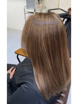 チリンバイロストシティー(Chillin by LOSTCITY) 白髪ぼかしハイライト