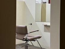 ヒントステーション フォーメンズ(HINTSTATION for Men's)の雰囲気（全席半個室。隣の席やスタッフの視線などが気にならないつくり。）
