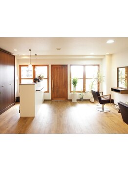 カラーやブリーチで傷んだ髪の修復・頭皮ケア＊髪のプロがあなたのお悩みに合わせたケアをご案内します◇