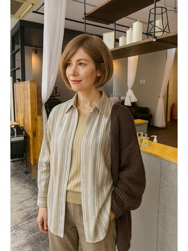 コポル(Copol) まわりと差がつくショートボブ×白髪活かしベージュ