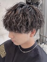 フィフス(fifth) 原宿緩め波巻きスパイラルパーマハイライトカラーツーブロック