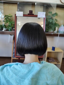 ヘアーサロンアキノ 前下がりボブ