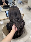 透け感のある暗髪グレージュヘア