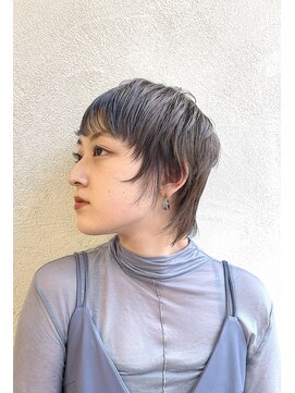 バズ ビー(BUZZ Bee) オシャレで人と被らない♪プラチナムアッシュ