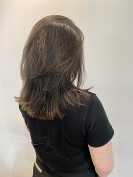 リバレッジ 広尾(Leverage) 大人なミディアムレイヤーヘア