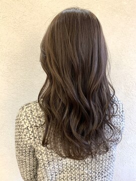 エルサフィロ キタハマ(el zafiro kitahama) 20×30×40代×ナチュラル×髪質改善×チャコールグレー