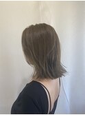 オリーブグレージュ