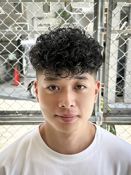 フジヤマ バーバー ショップ(FUJIYAMA BARBER SHOP) スペインカール/スキンフェード