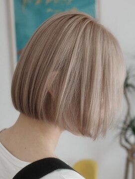 ニュイ(NUIT) ダブルカラーショートボブインナーカラーハイライトケアブリーチ