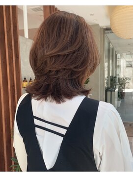 ビュートリアム 南青山(BEAUTRIUM) くびレイヤー 顔周りレイヤーカット 白髪ぼかしイルミナカラー